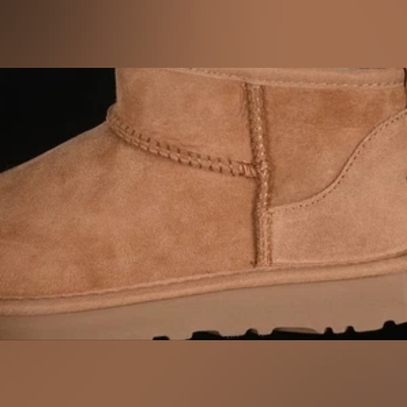 NWOT Women's UGG Classic Ultra Mini Boot Chestnut New No Box - Picture 5 of 8